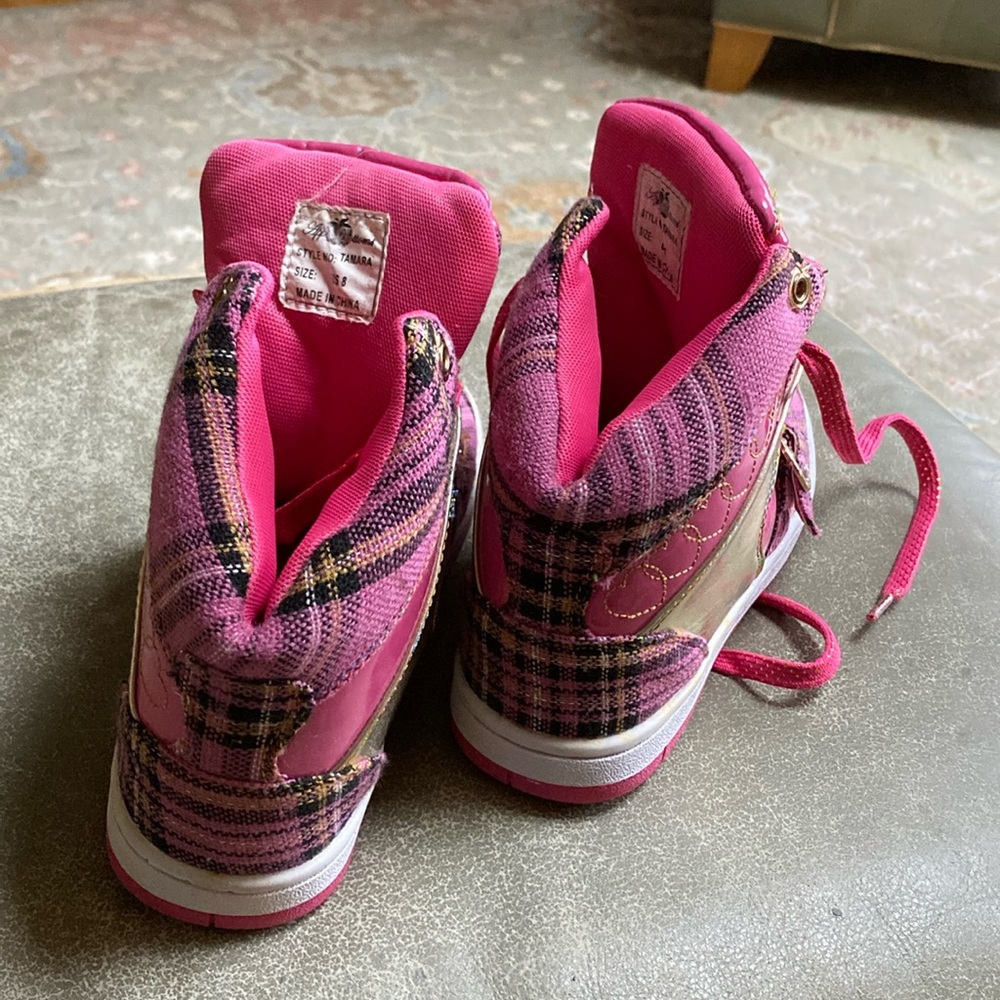 Lightly worn, cute style sneakers